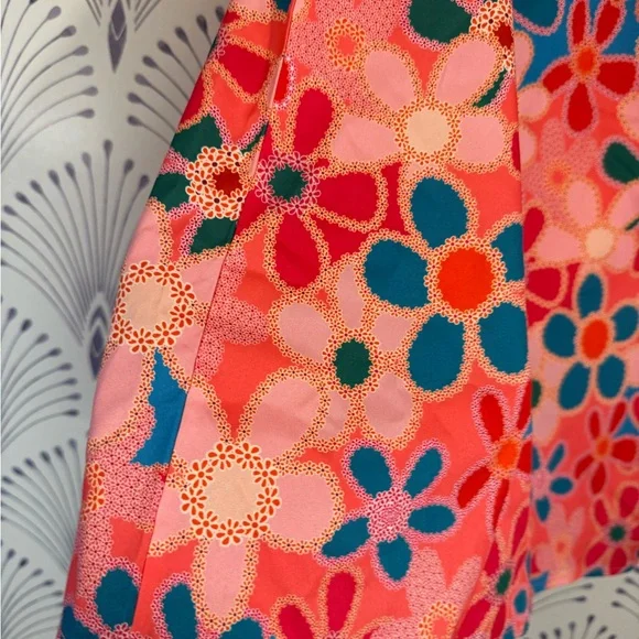 Floral Sleeveless Top - Pink and Blue womens medium PTP-20 L-26 - Picture 4 of 5